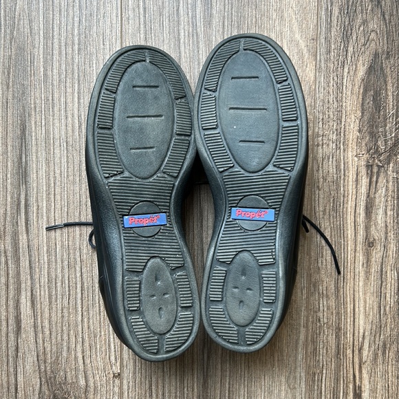 Propet Black Leather Elite Walkers | 7.5 - Picture 8 of 9